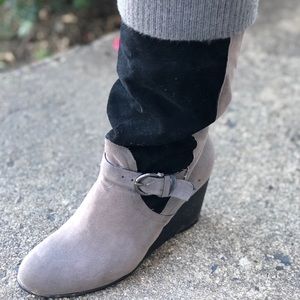 Women’s tall boots (make an offer)